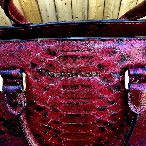 Stunning Michael Kors red snake print handbag w/ shoulder strap and dust bag/New - Picture 5 of 10